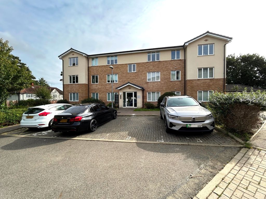 2 bed flat to rent in Hertford Road, Hoddesdon EN11, £1,400 pcm Zoopla