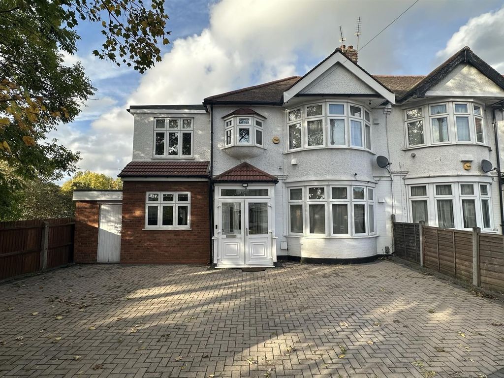 4 bed end terrace house for sale in Studley Drive, Redbridge IG4 Zoopla