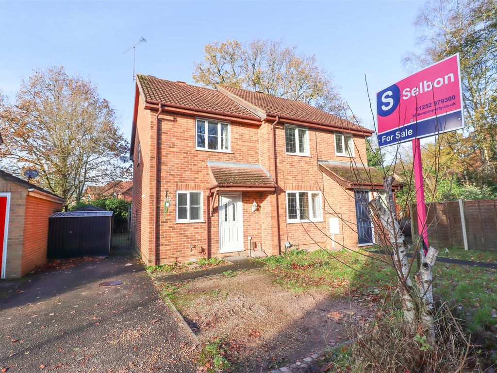 2 bed semidetached house for sale in Nether VellMead, Church Crookham