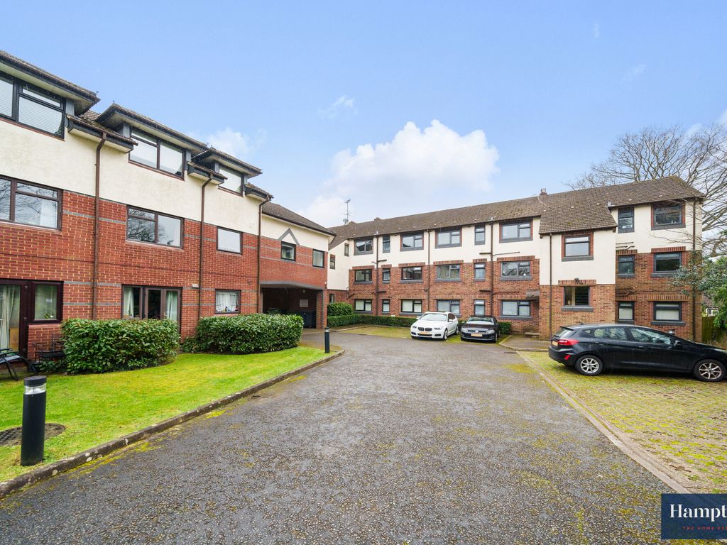 3 bed flat for sale in Highmoor, Amersham HP7, £360,000 Zoopla
