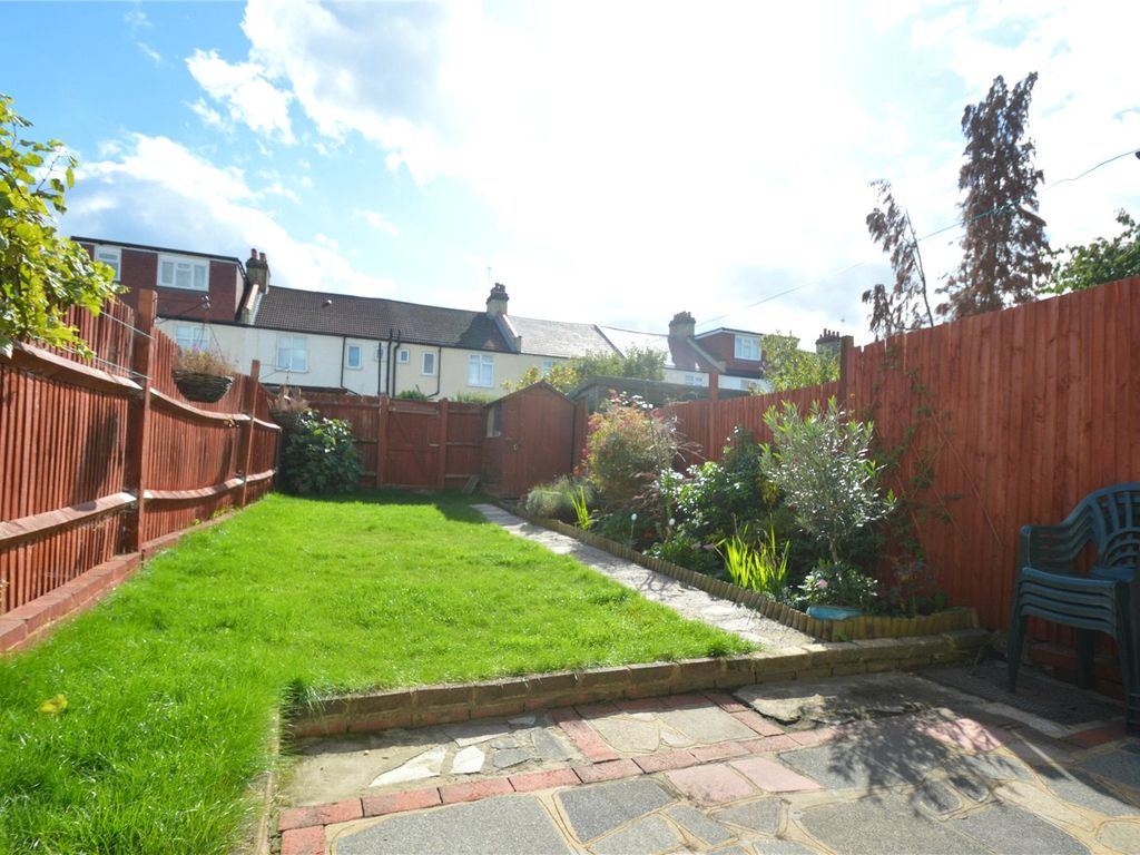 2 bed terraced house to rent in Capri Road, Croydon CR0