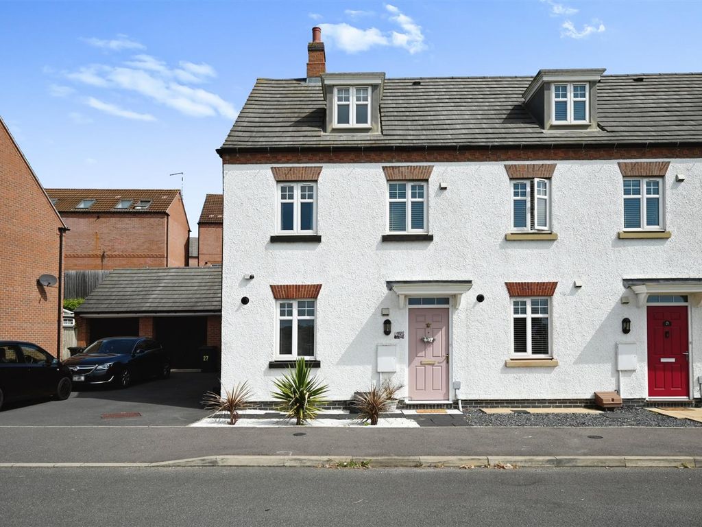3 bed semidetached house for sale in Betony Road, Coton Park, Rugby