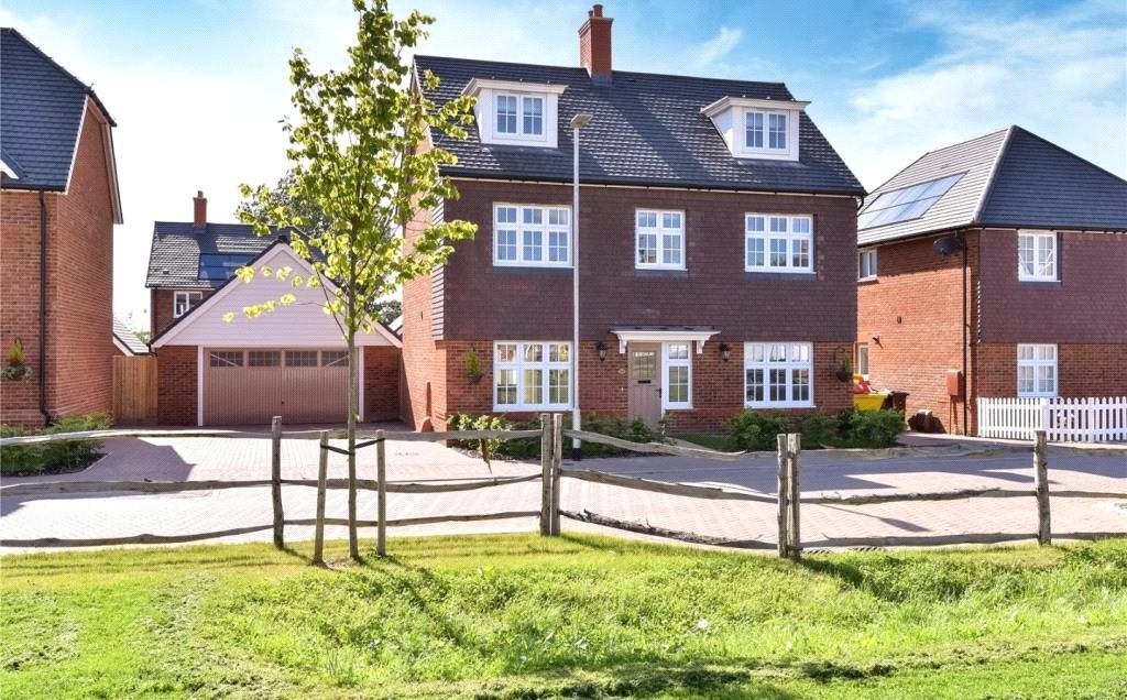 5 bed detached house to rent in Russell Road, Marden, Tonbridge, Kent