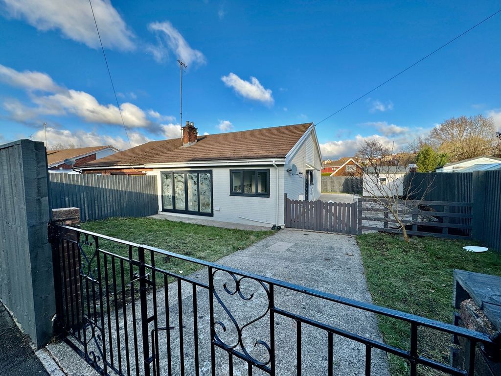 2 bed semidetached bungalow for sale in Oaks End Close, Gelligaer CF82