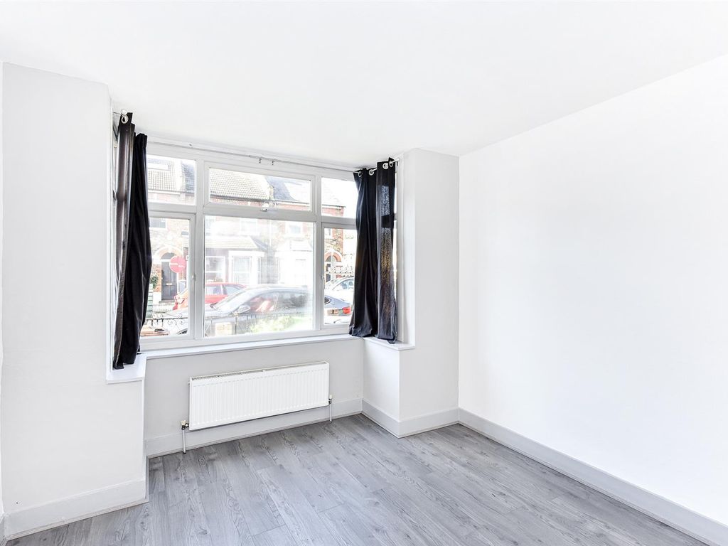 3 bed property to rent in Gosport Road, London E17, £2,200 pcm Zoopla