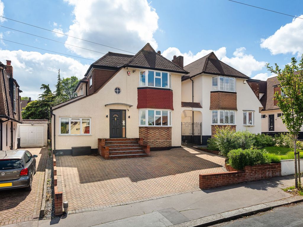 3 bed detached house for sale in Pytchley Crescent, London SE19, £