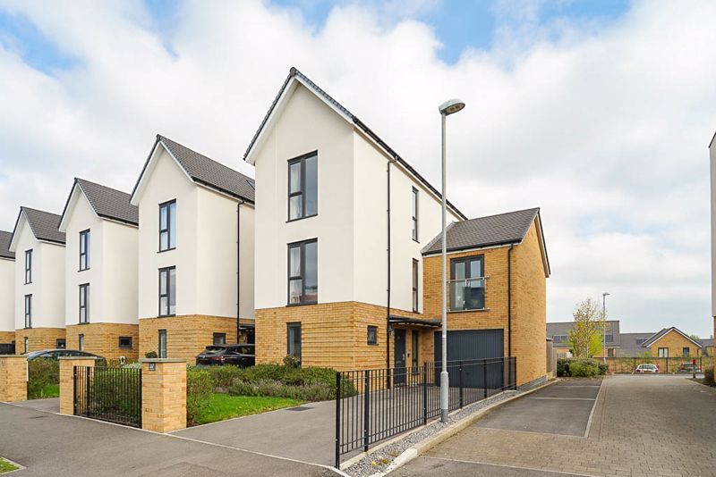 4 bed semidetached house for sale in Cranwell Road, Locking, Weston