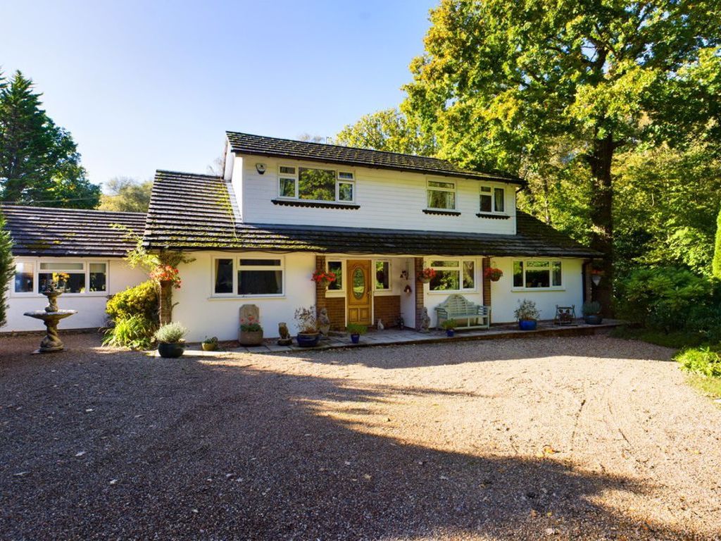 4 bed detached bungalow for sale in Lake View Road, Felbridge, East