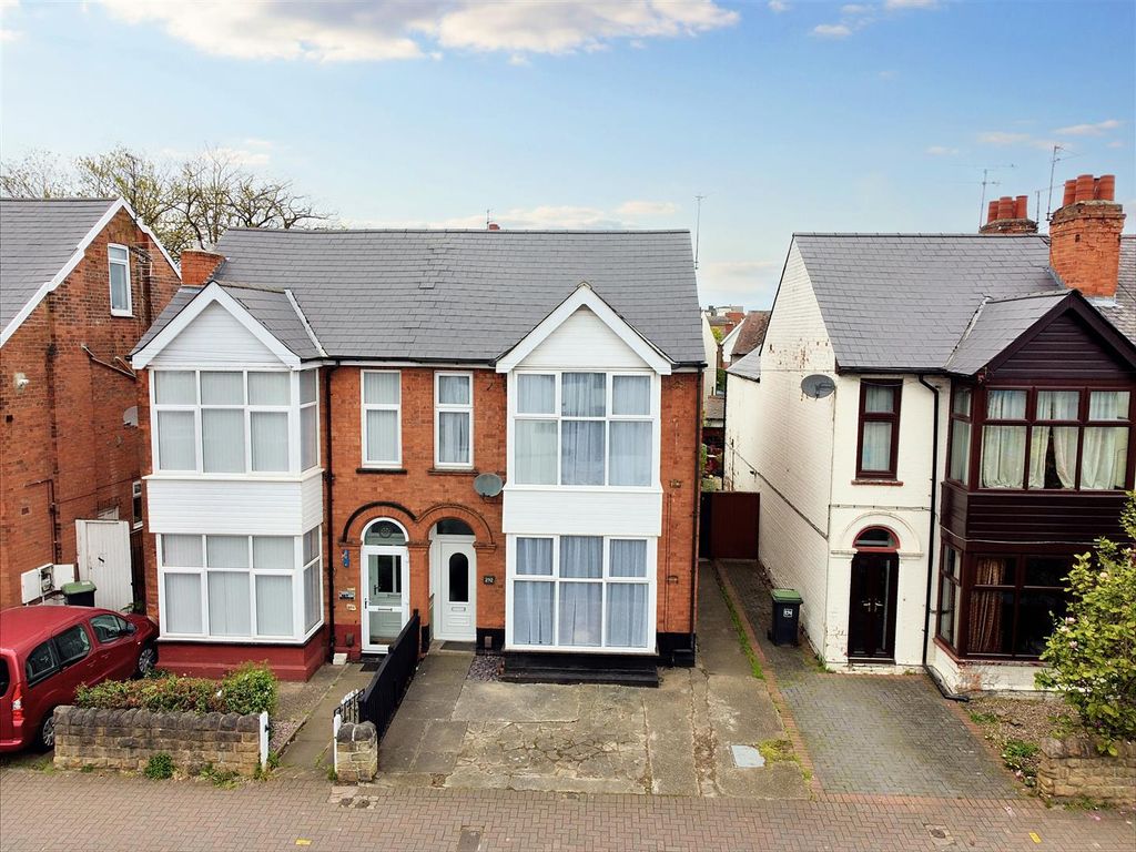 5 bed semidetached house for sale in Queens Road, Beeston, Nottingham