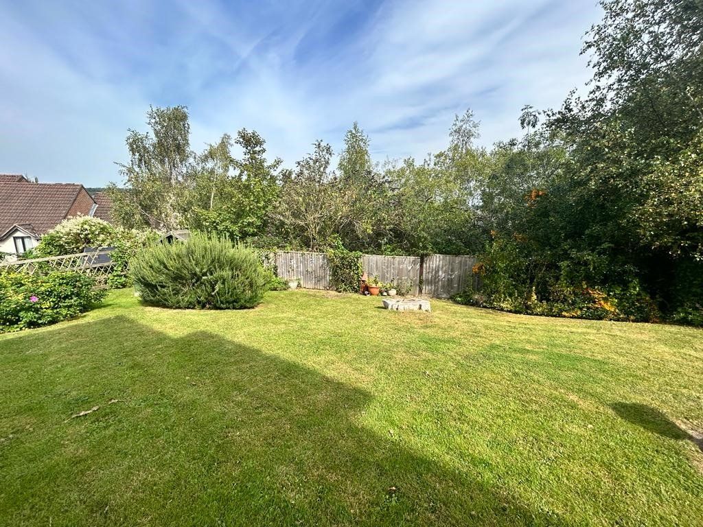 2 bed flat for sale in St. Marys Close, Alton, Hampshire GU34, £140,000