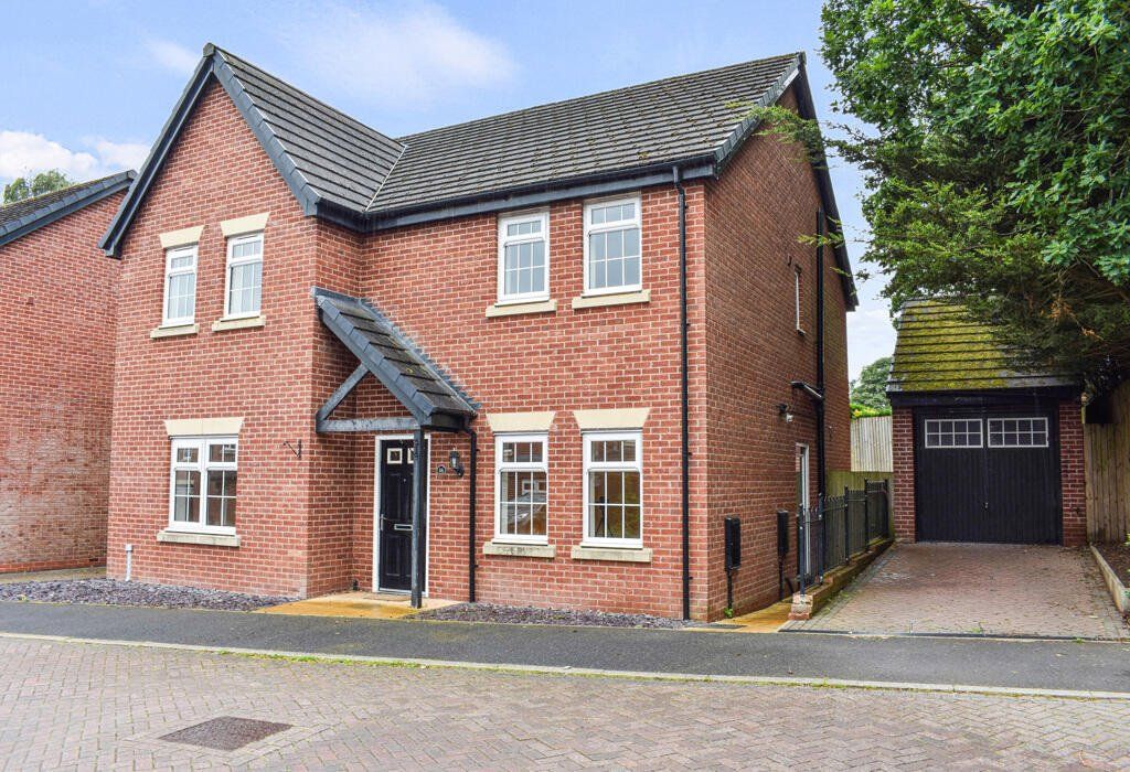 5 bed detached house to rent in St Edwards Chase, Fulwood, Preston PR2