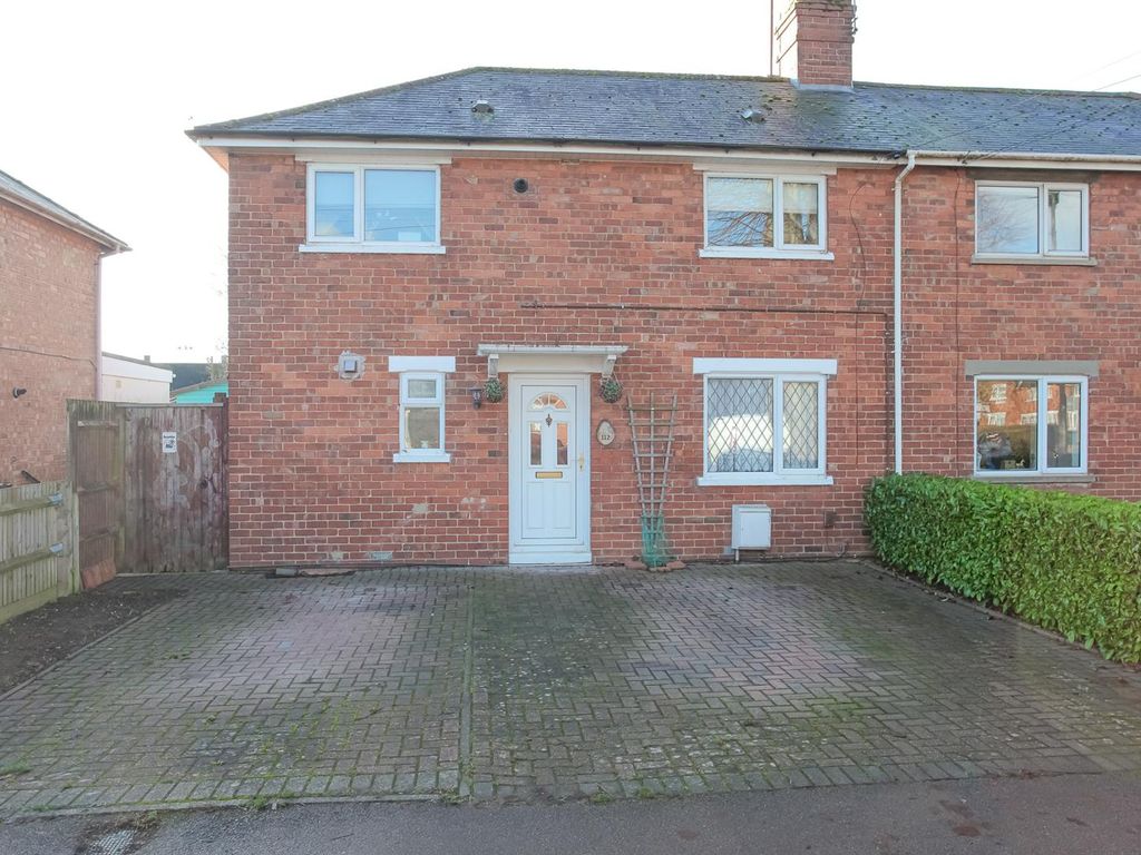 3 bed semidetached house for sale in Springfield Avenue, Banbury OX16