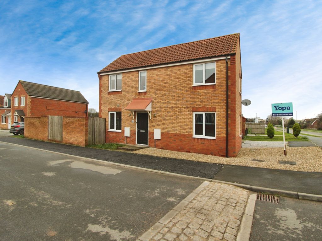 3 bed semidetached house for sale in Seaton Crescent, Knottingley WF11