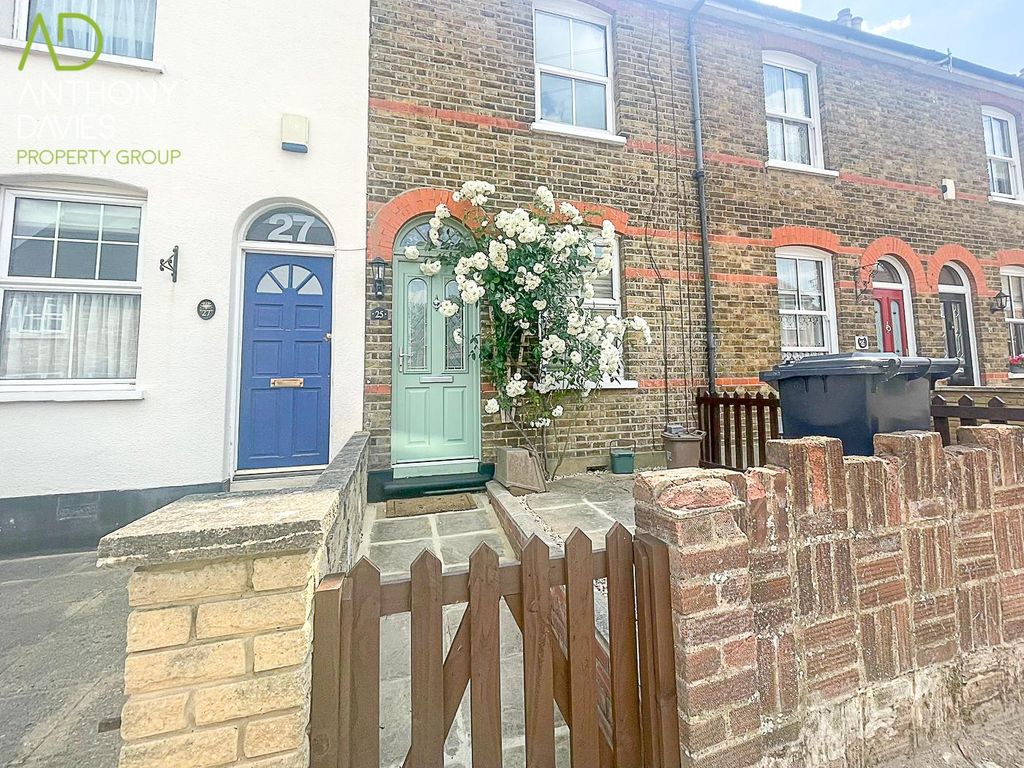 3 bed detached house to rent in Westlea Road, Broxbourne EN10 Zoopla