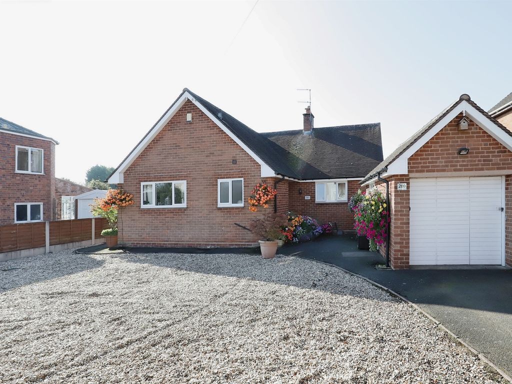 2 bed detached bungalow for sale in Hurcott Road, Kidderminster DY10, £