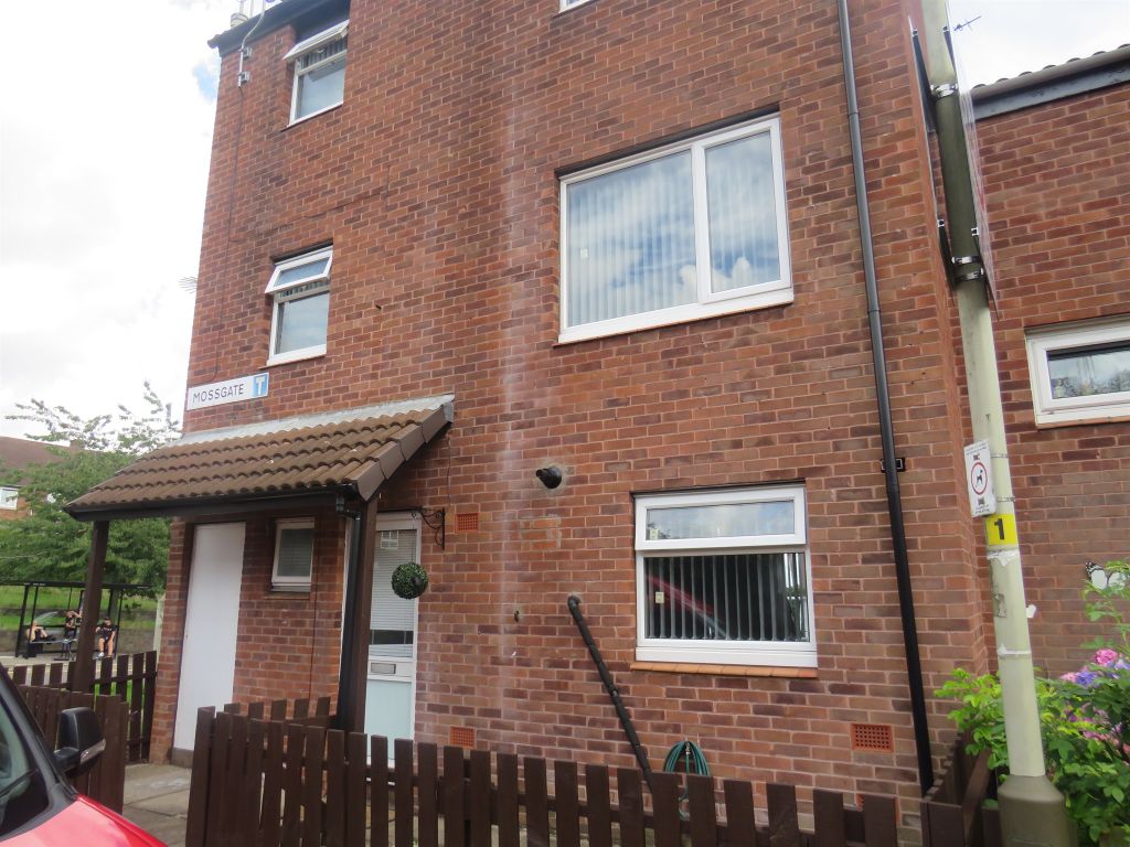 5 bed town house for sale in Mossgate, Western Park, Leicester LE3 Zoopla