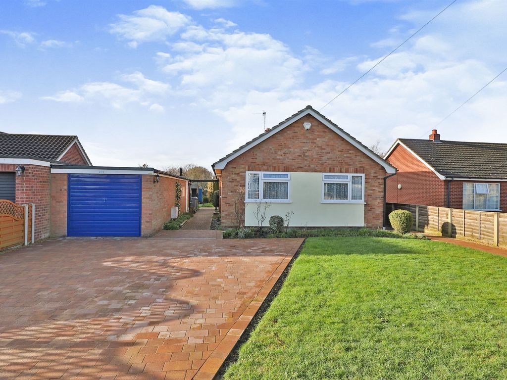 3 bed detached bungalow for sale in Holt Road, Horsford, Norwich NR10