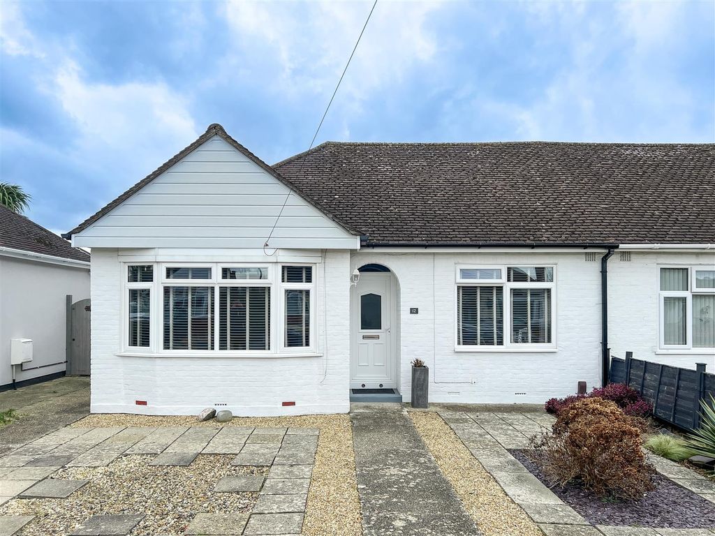 2 bed semidetached bungalow for sale in Holmefield Avenue, Fareham