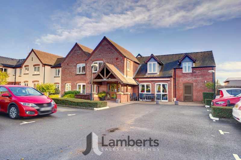 2 bed flat for sale in New Road, Studley B80, £125,000 Zoopla