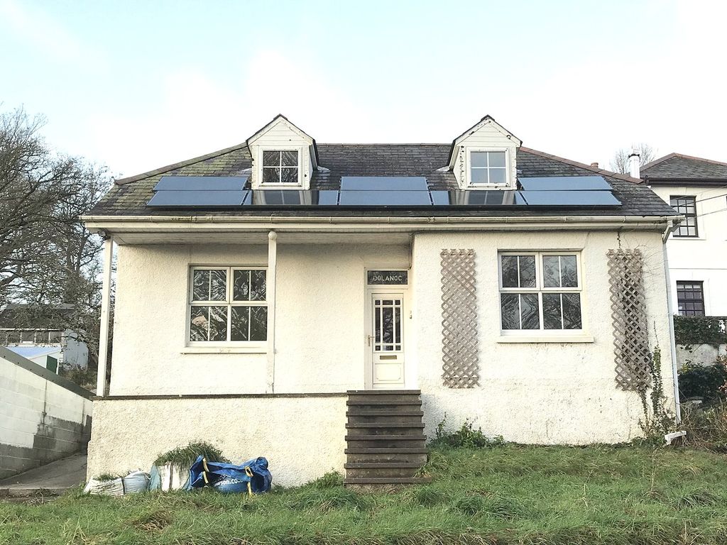 2 bed bungalow for sale in Llanwnnen Road, Lampeter, Ceredigion SA48, £