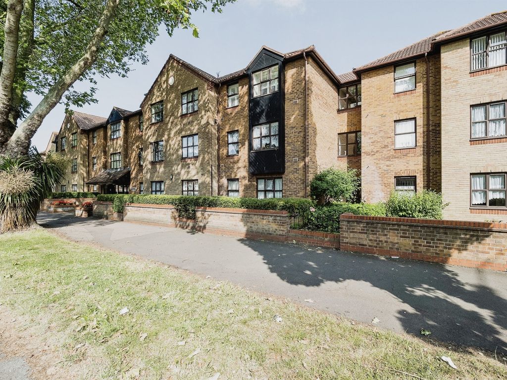 1 bed property for sale in Longbridge Road, Barking IG11, £110,000 Zoopla
