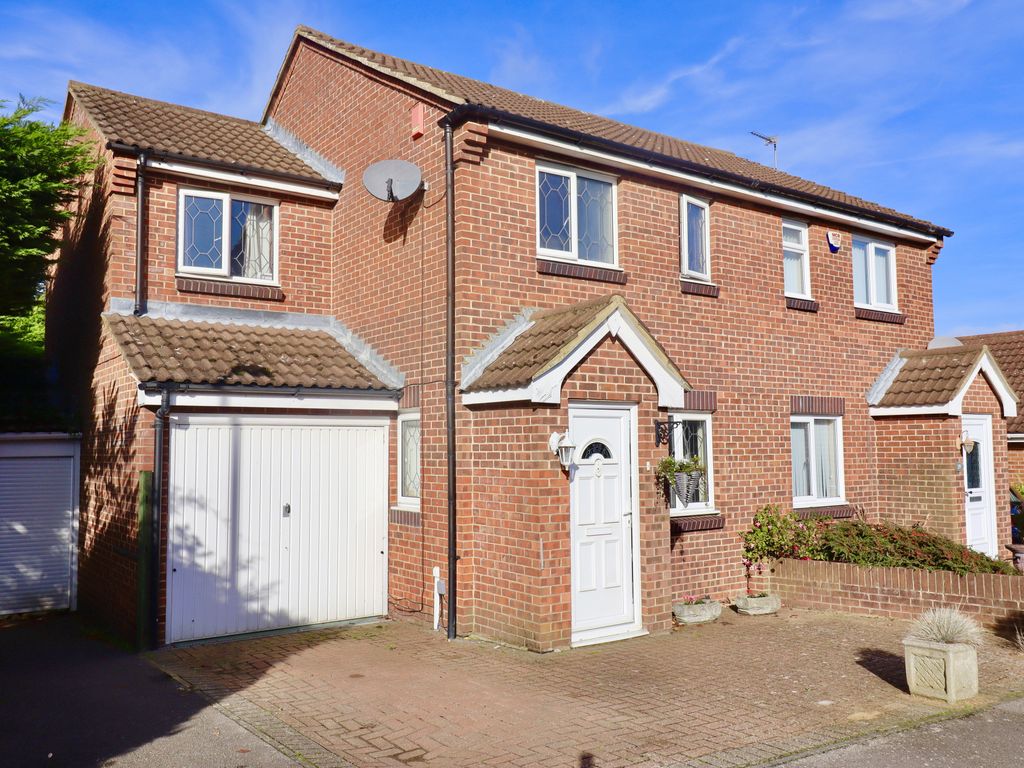 3 bed semidetached house for sale in Setford Road, Chatham ME5 Zoopla