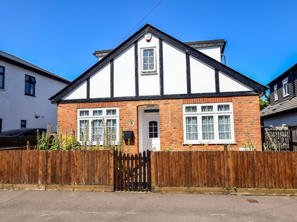 4 bed detached house for sale in Louvain Way, Garston, Watford WD25, £