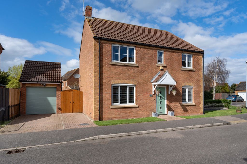 4 bed semidetached house for sale in Haywain Drive, Deeping St
