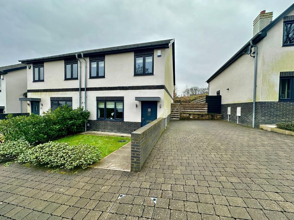 3 bed semidetached house for sale in Harpers Lane, Fence, Burnley BB12