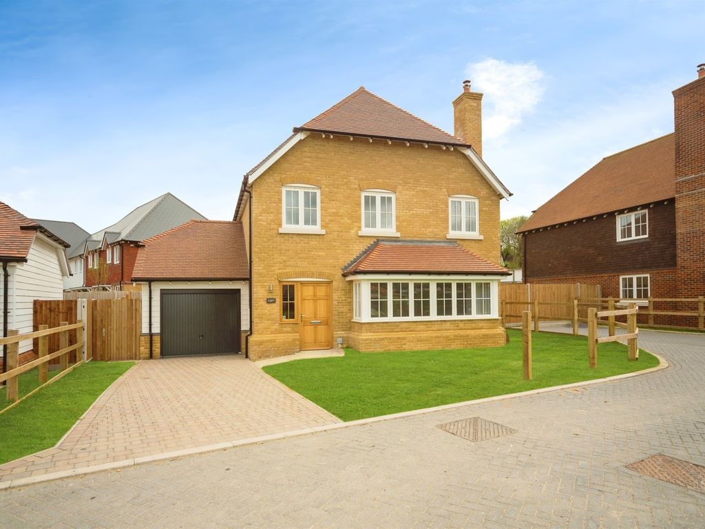 New home, 4 bed detached house for sale in Roundwell Park, Bearsted