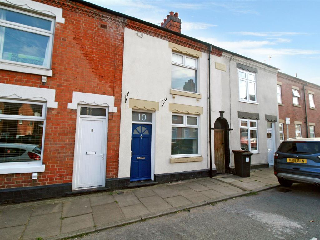 3 bed terraced house to rent in Orchard Street, Nuneaton CV11, £900 pcm
