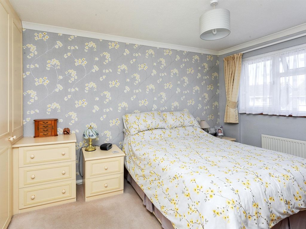 3 bed semidetached house for sale in Tennyson Drive, Newport Pagnell