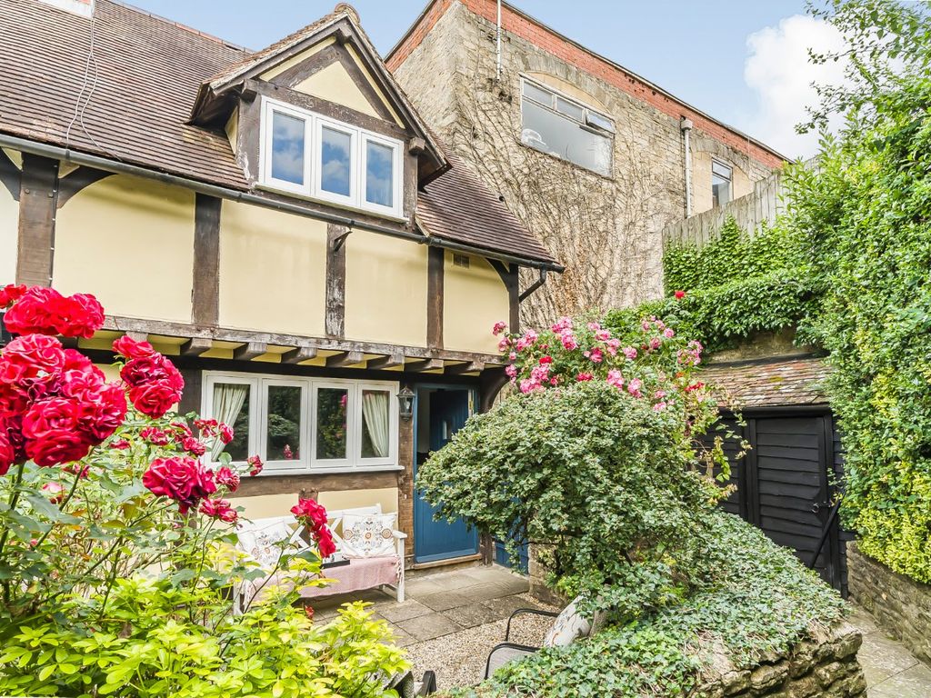 2 bed end terrace house for sale in Castle Street, Cirencester