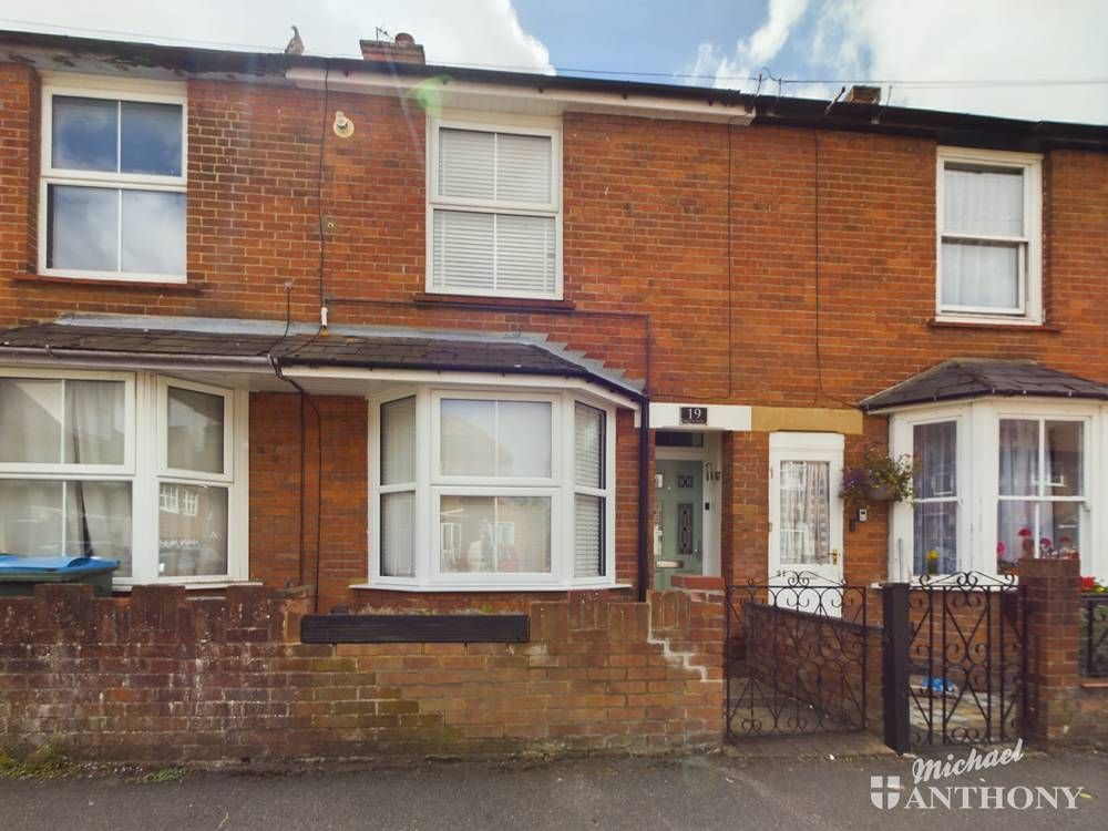 2 bed terraced house for sale in Willow Road, Aylesbury HP19, £325,000