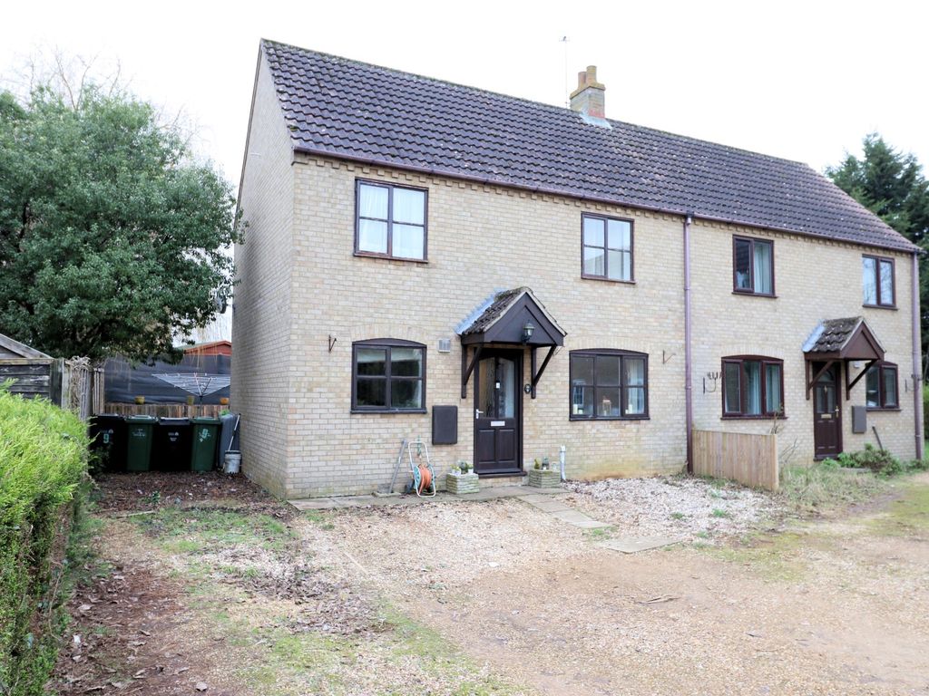 3 bed semidetached house for sale in Crown Gardens, King's Lynn PE33