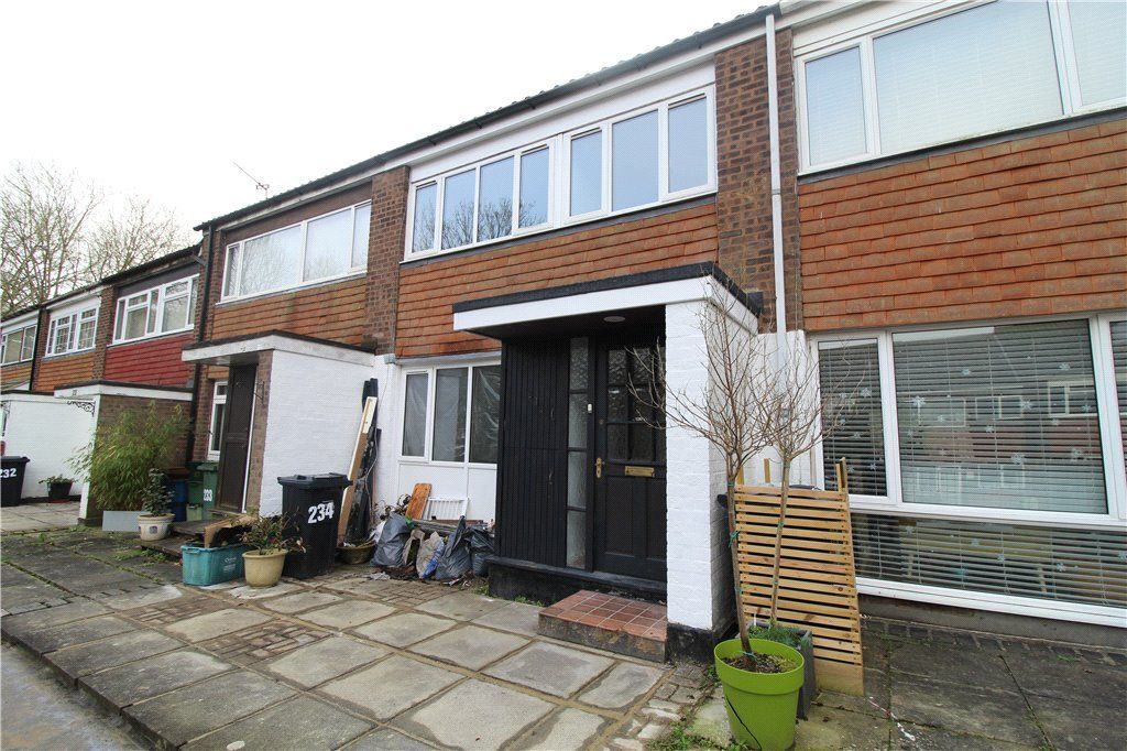 3 bed terraced house to rent in Markfield, Court Wood Lane, Croydon CR0