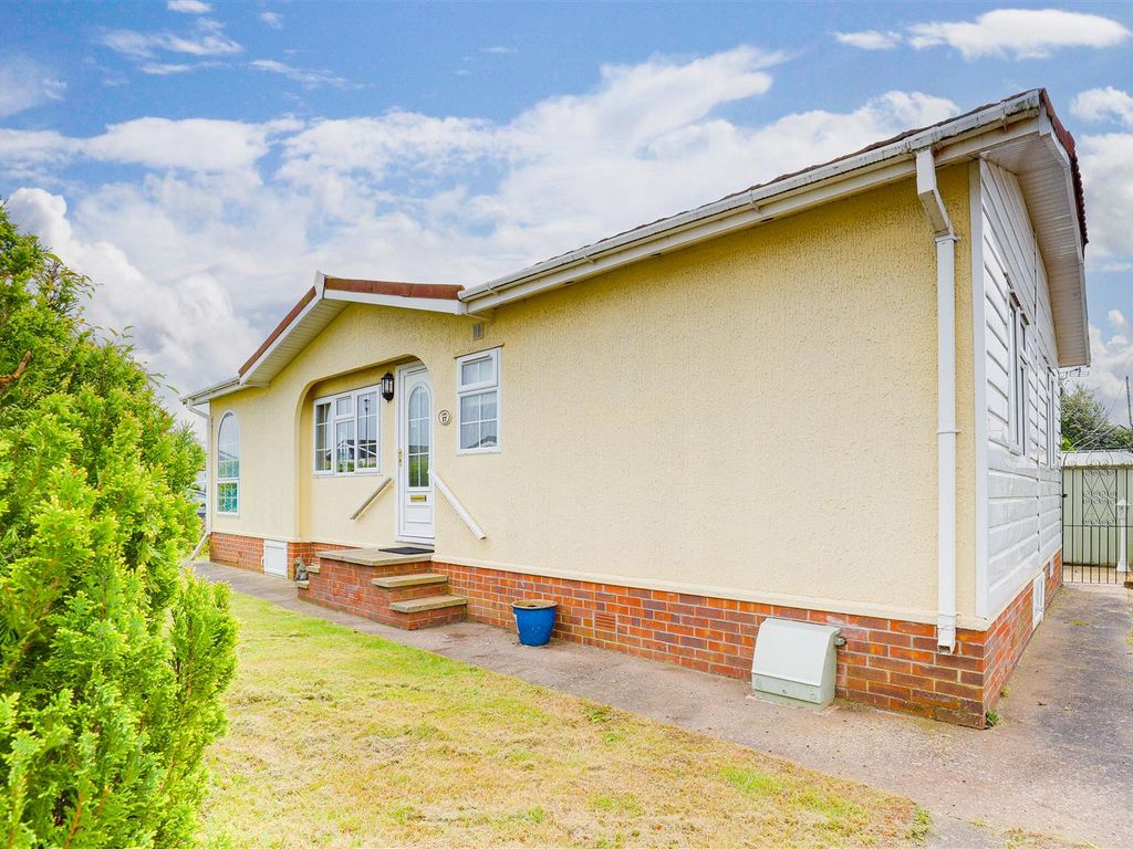2 bed mobile/park home for sale in Tollerton Lane, Tollerton