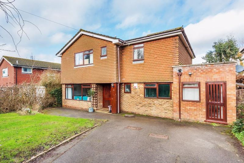 5 bed detached house for sale in Richmond Way, Fetcham, Leatherhead