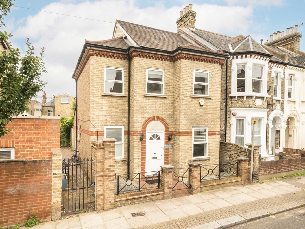 4 bed property for sale in Thirsk Road, London SW11, £1,100,000 Zoopla