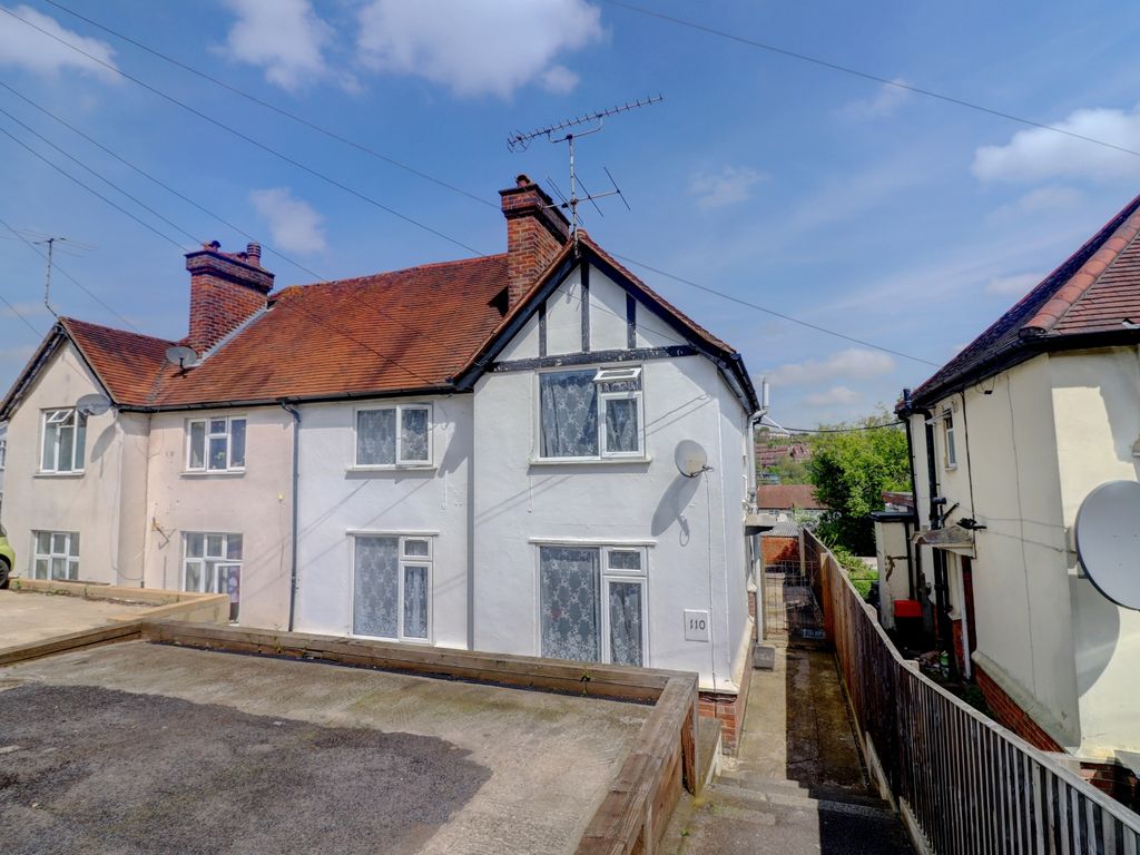 3 bed semidetached house for sale in Suffield Road, High HP11