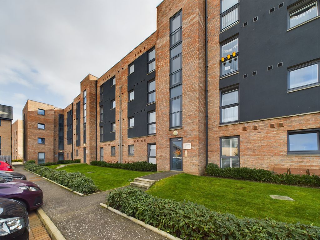 2 bed flat to rent in Fishwives Causeway, Portobello, Edinburgh EH15, £