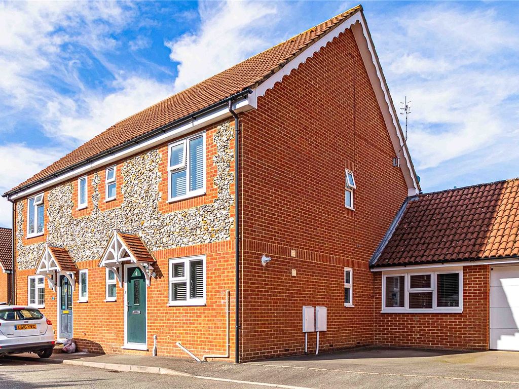 3 bed end terrace house for sale in Little Orchard, Hemel Hempstead