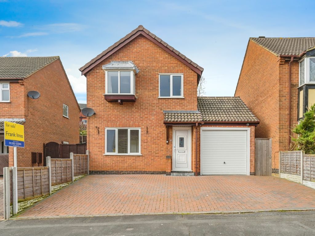 3 bed detached house for sale in Grasmere Close, BurtonOnTrent