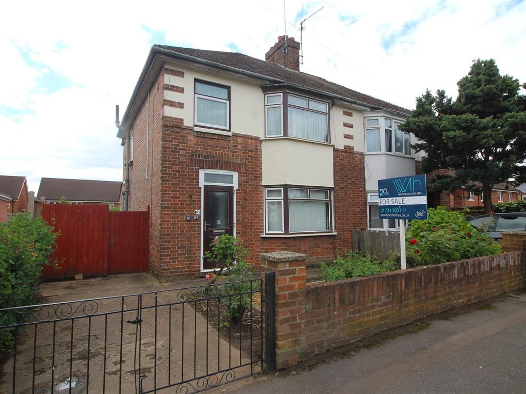 3 bed semidetached house for sale in Kent Road, Peterborough PE3, £