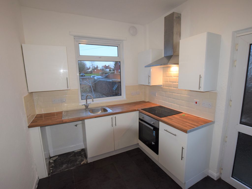 2 bed end terrace house to rent in Hunloke Road, Holmewood