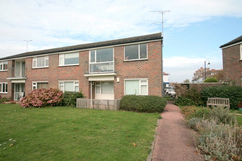 2 bed flat to rent in Seaview Road, East Preston, Littlehampton, West