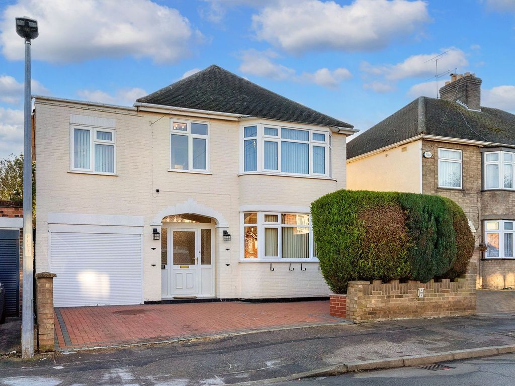 4 bed detached house for sale in Ashcroft Gardens, Peterborough PE1, £345,000 Zoopla