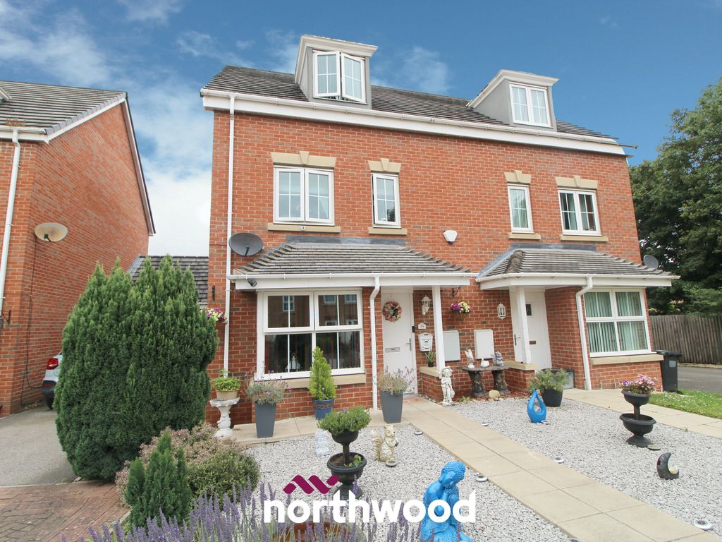 4 bed semidetached house for sale in The Potteries, New Rossington