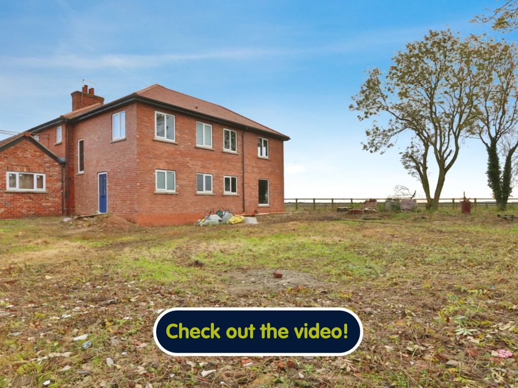 4 bed semidetached house for sale in Hill Top Cottages, Owstwick, Hull