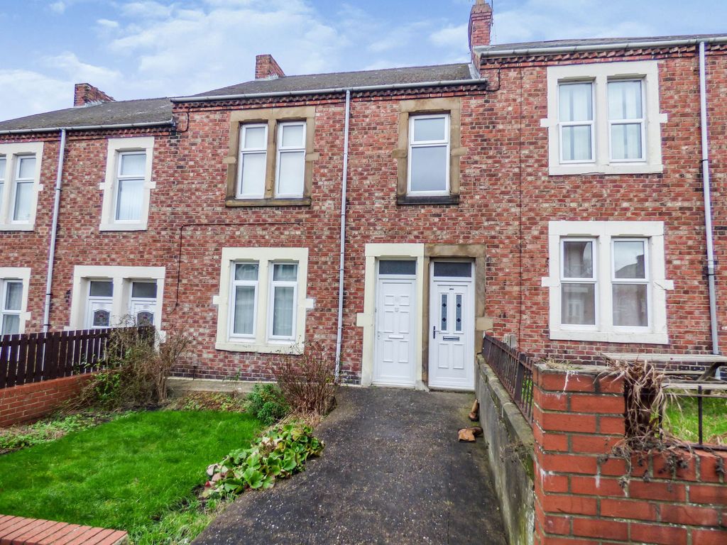 3 bed flat to rent in Axwell Terrace, Swalwell, Newcastle Upon Tyne